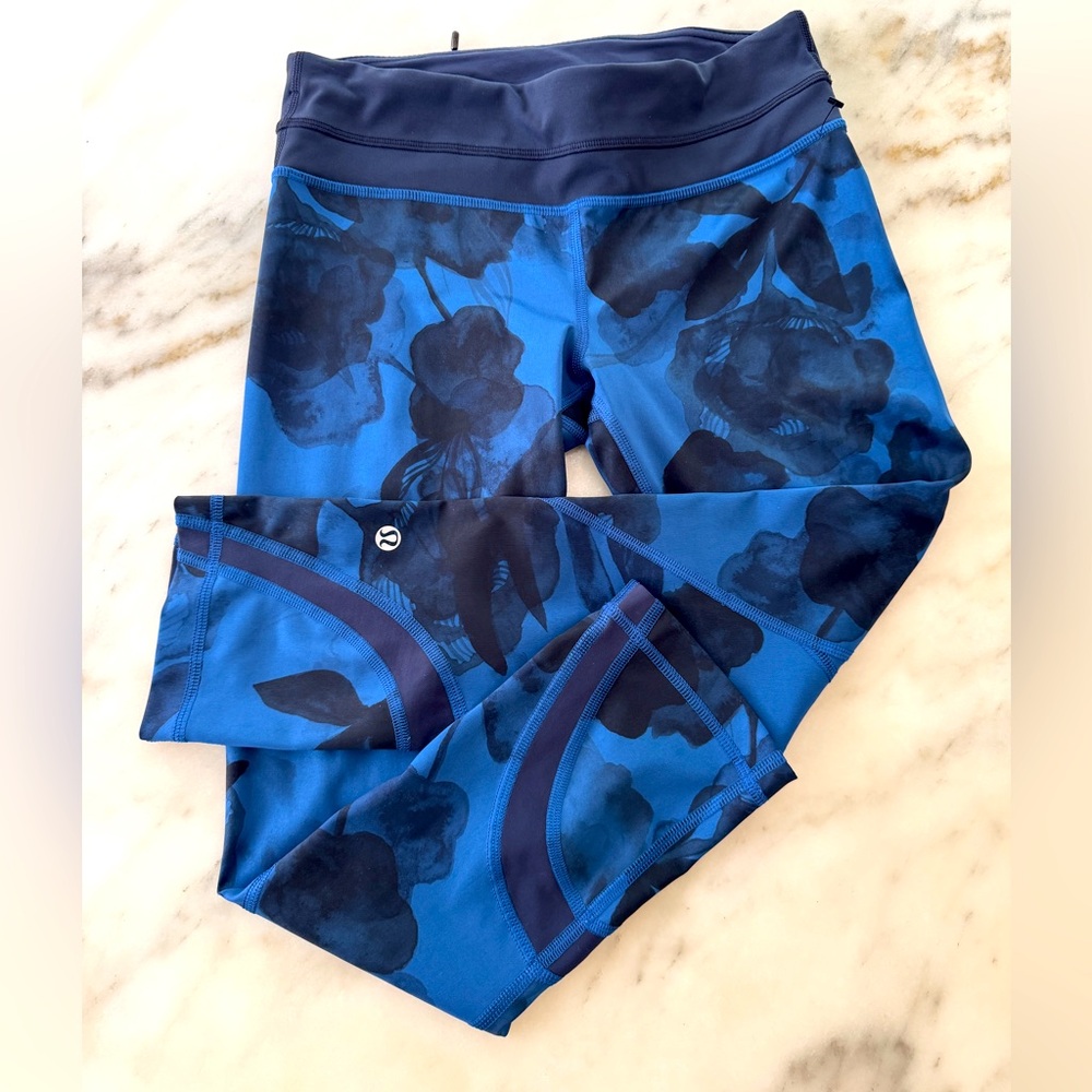 NWOT Lululemon navy blue floral print leggings